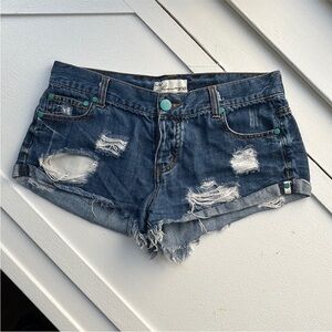 🛍️ 📷 Vintage Havana • Distressed Denim Cutoff Jean Shorts • Women's Size 27